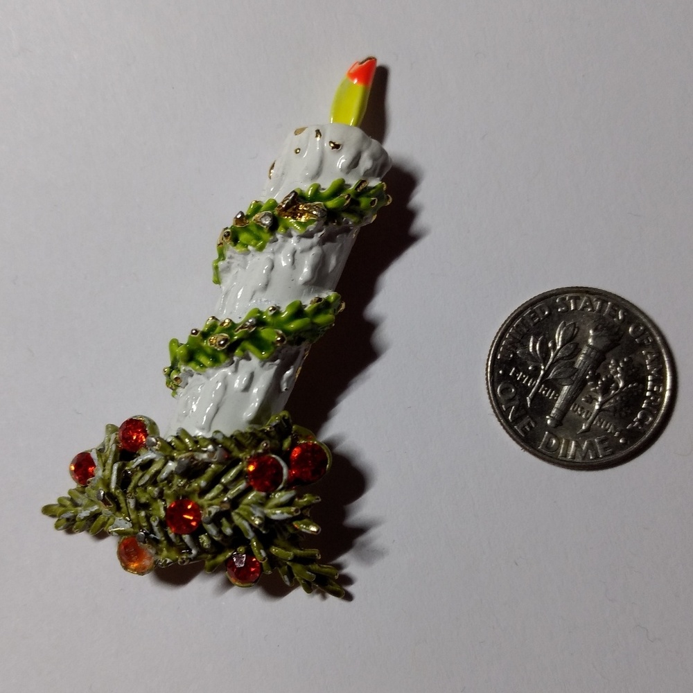 Ornate candle Xmas brooch